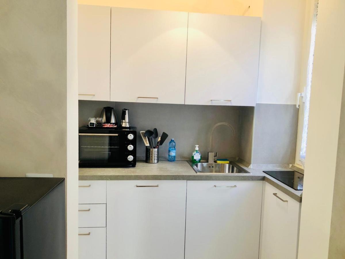 Lovely 2 Room Apartment With Small Garden Milán Exteriér fotografie