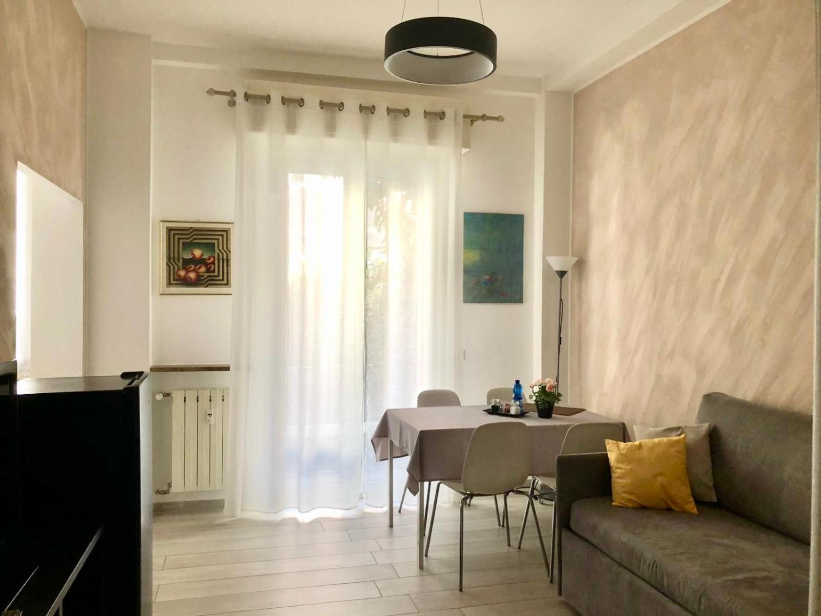 Lovely 2 Room Apartment With Small Garden Milán Exteriér fotografie