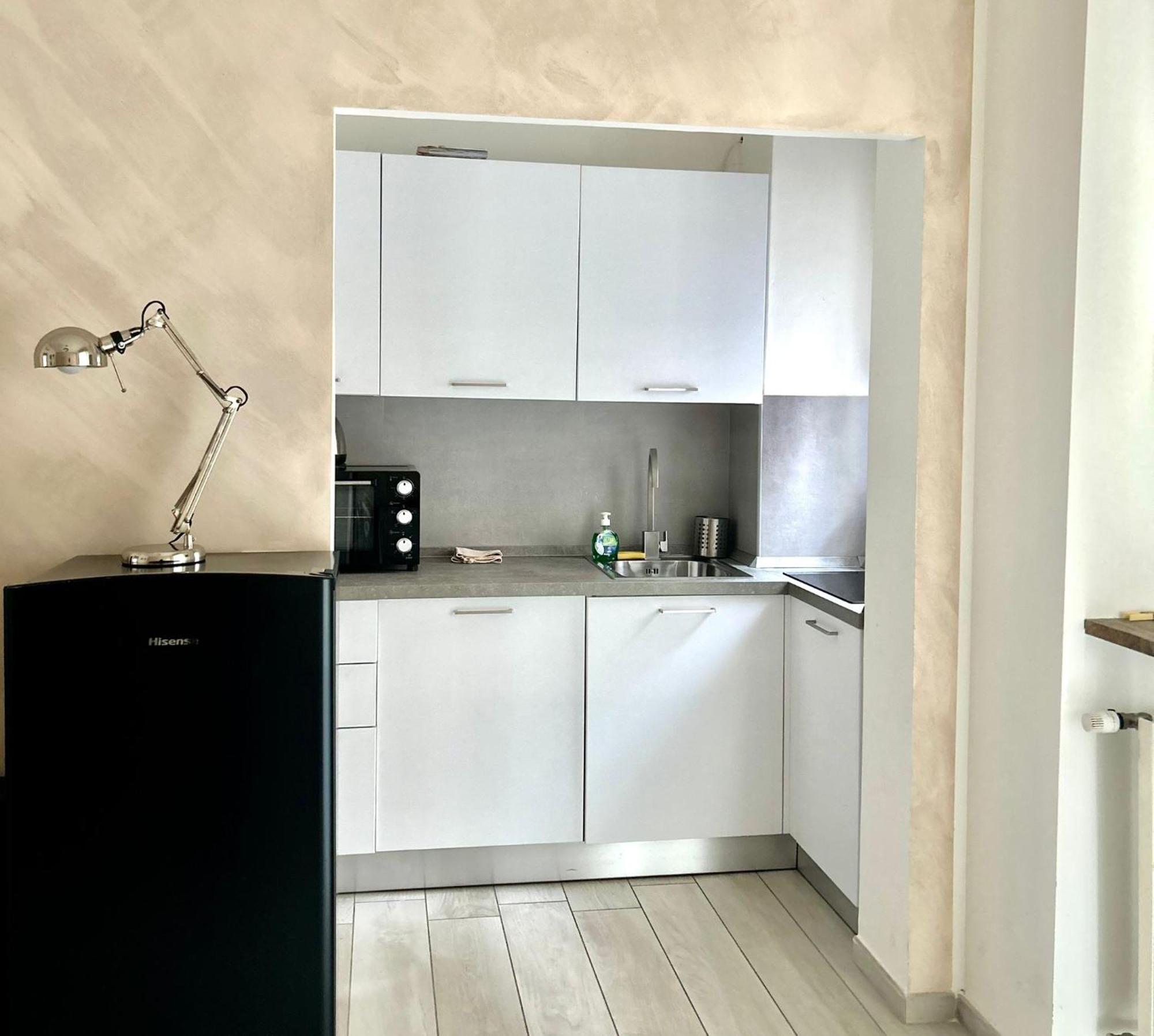 Lovely 2 Room Apartment With Small Garden Milán Exteriér fotografie