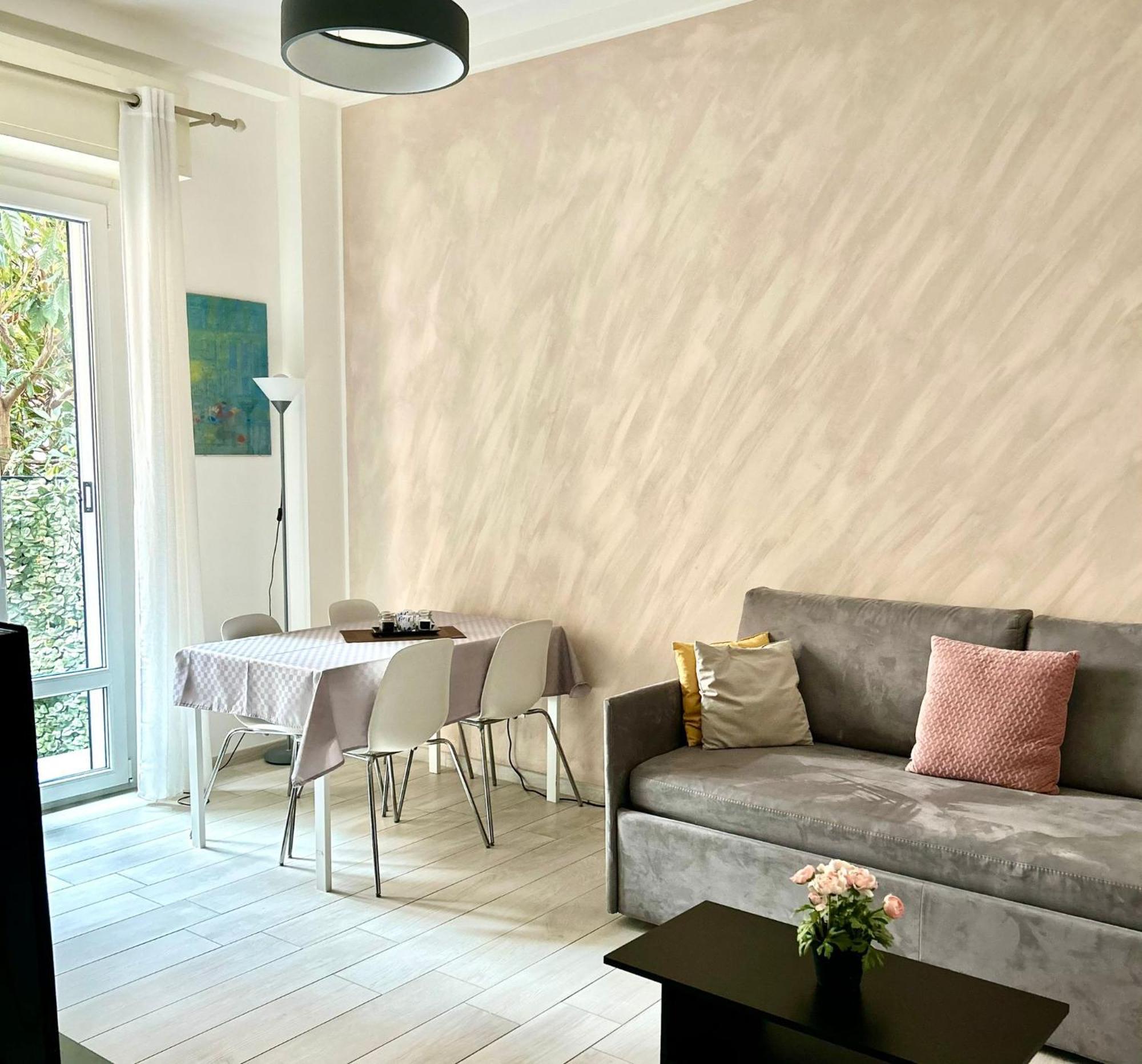 Lovely 2 Room Apartment With Small Garden Milán Exteriér fotografie