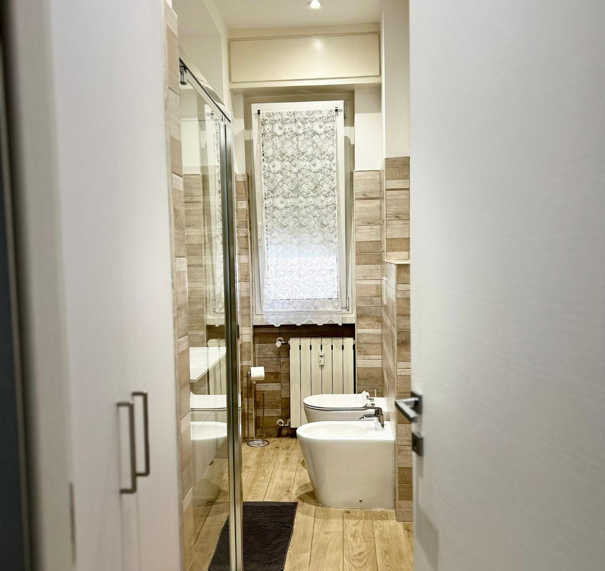 Lovely 2 Room Apartment With Small Garden Milán Exteriér fotografie