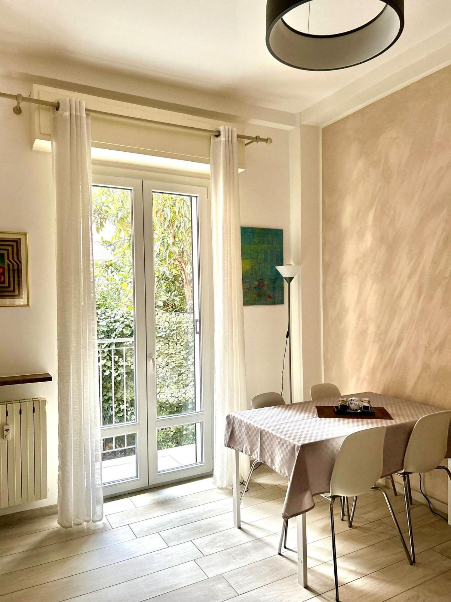 Lovely 2 Room Apartment With Small Garden Milán Exteriér fotografie