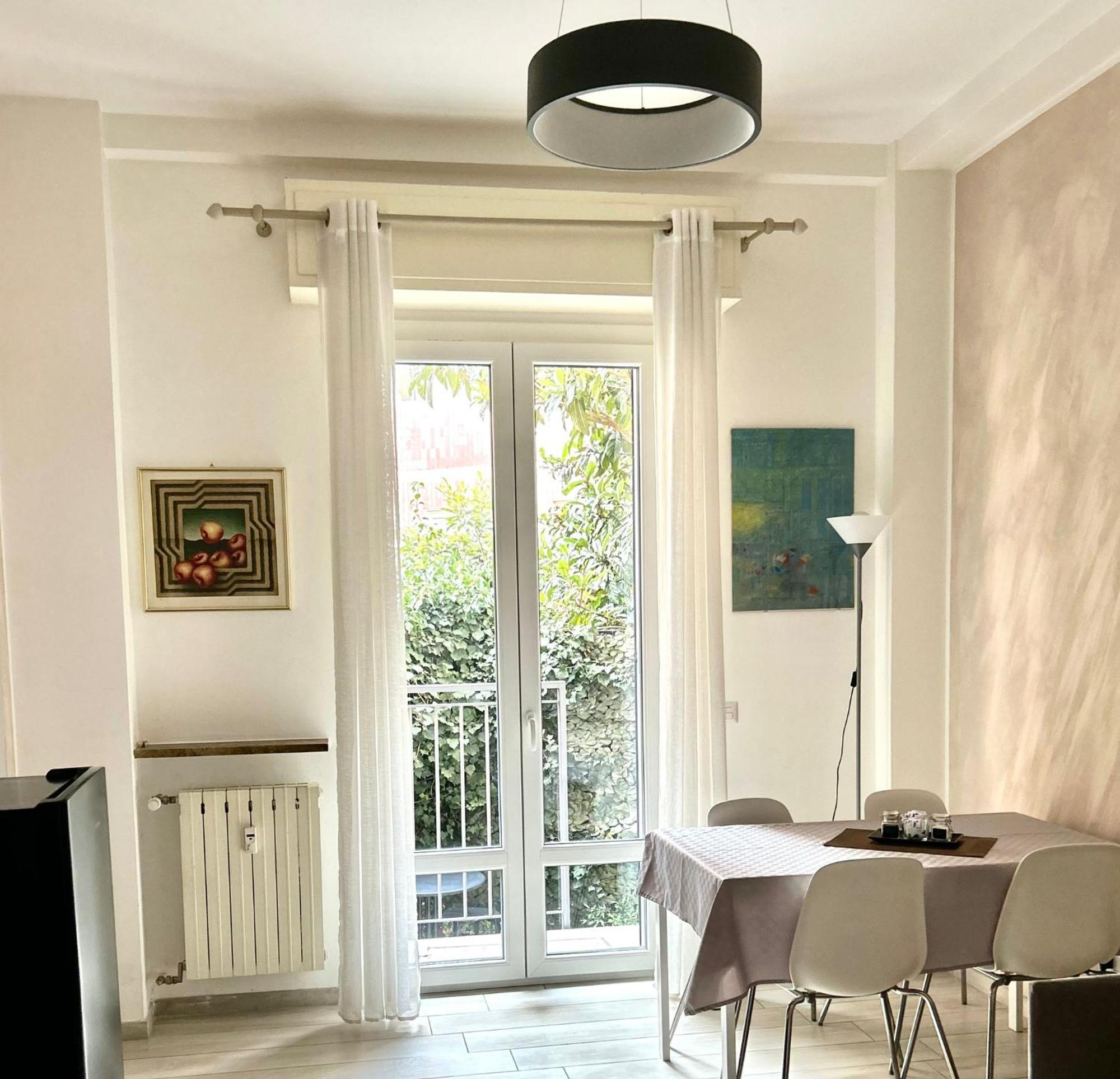 Lovely 2 Room Apartment With Small Garden Milán Exteriér fotografie